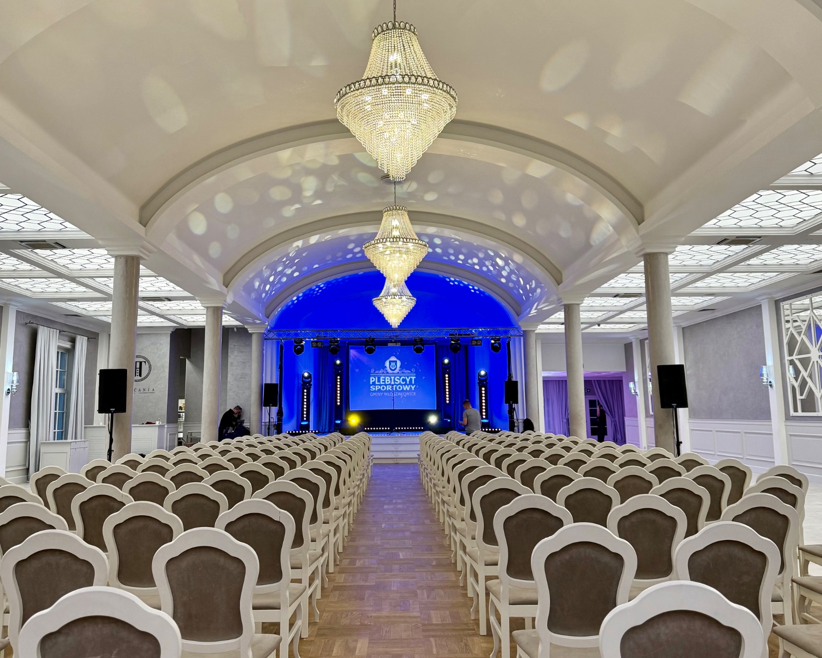 Sala bankietowa Hotelu Toscania - elegancko nakryty stół
