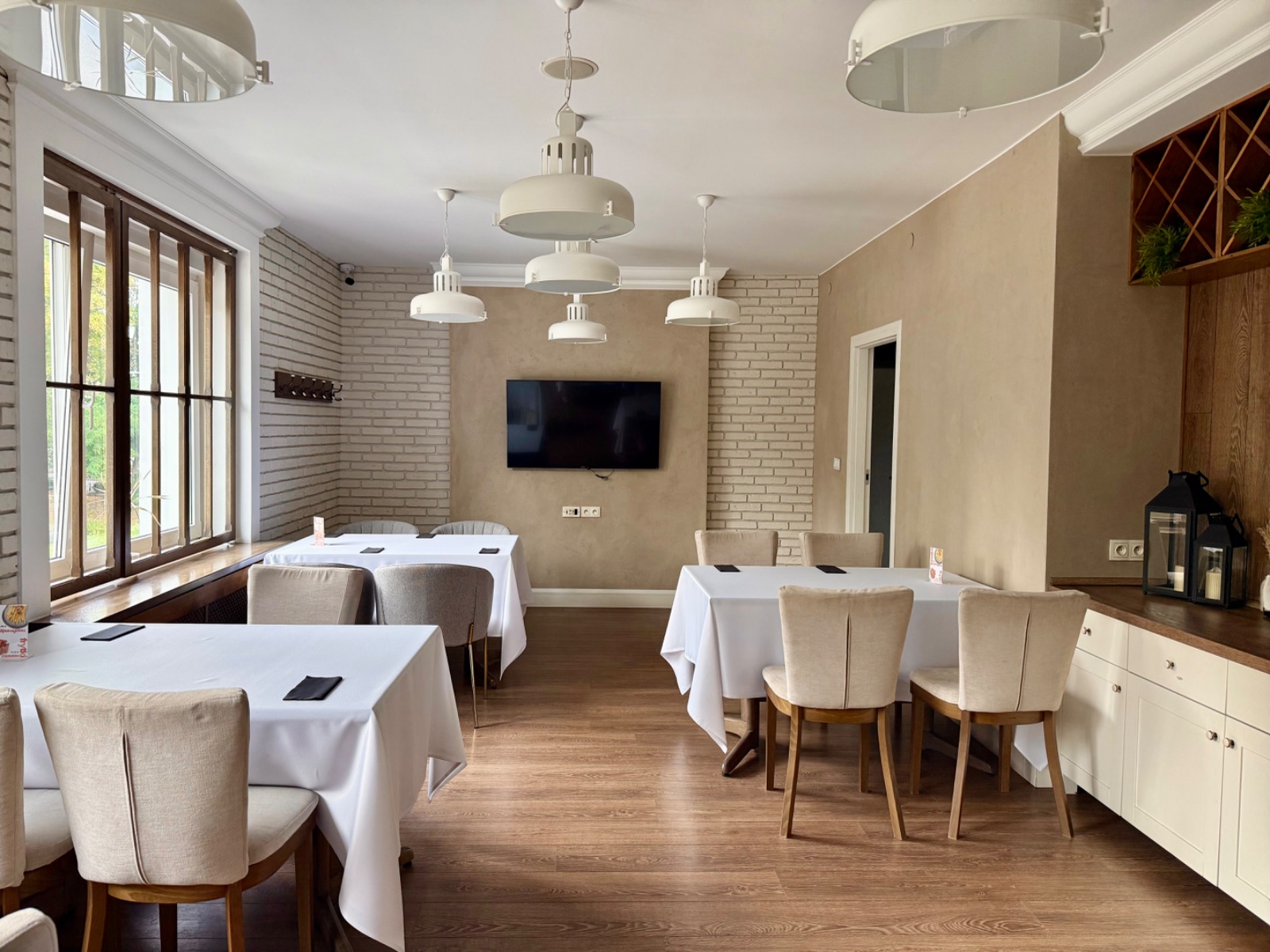 Salki biznesowe nad Restauracją Toscania