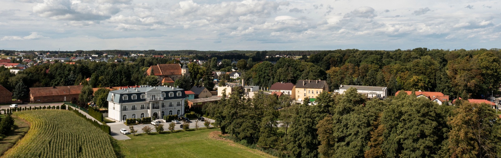 Hotel Toscania we Włoszakowicach - panorama obiektu z lotu ptaka