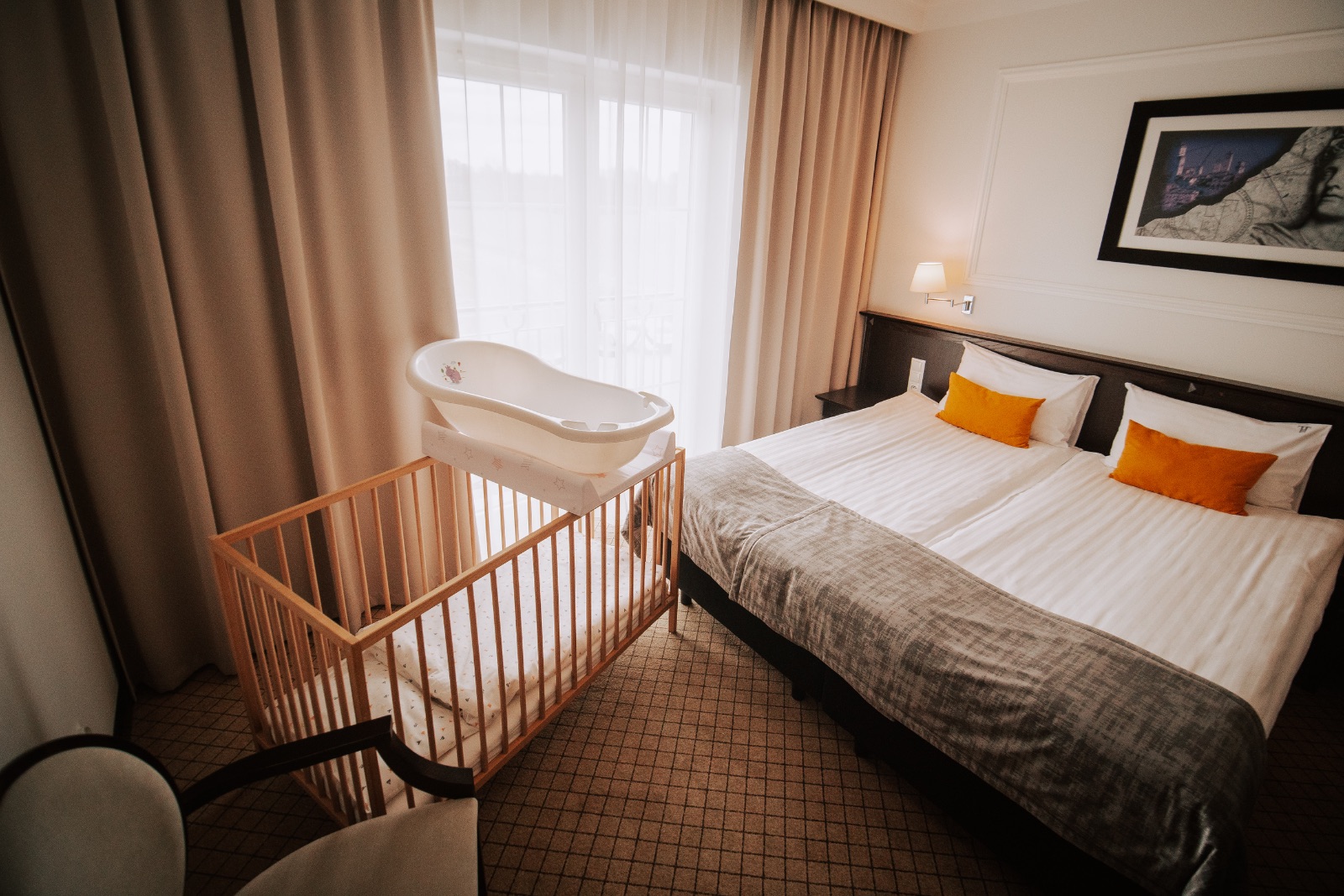 Pokój rodzinny z łóżeczkiem i wanienką - Hotel Toscania